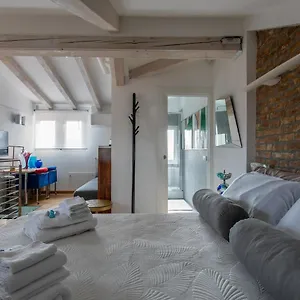 Biennale Gallery Loft Apartment Venice