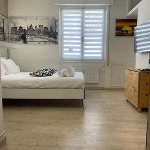 Living , Genua Italien